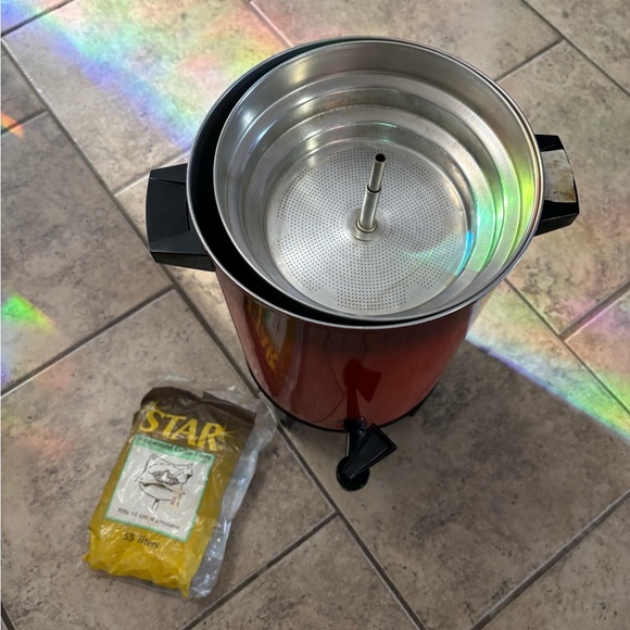 Vintage WestMark Red 30 Cup Auto Coffee Maker with 17 Solo Cup Holders - Picture 7 of 8